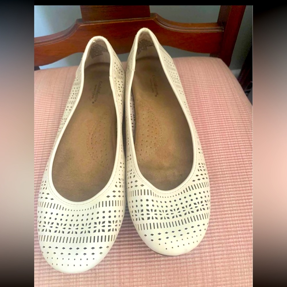 Cream Flats, size 8
